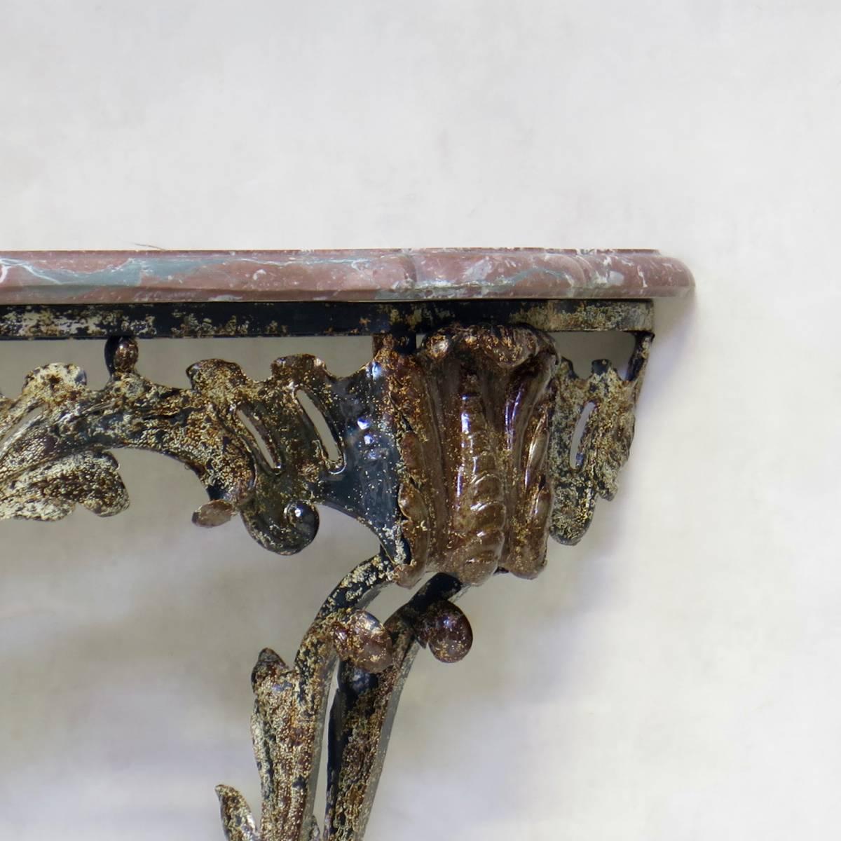 Console inhabituelle en fer forgé et marbre de style Rocaille, France, vers les années 1940 Excellent état - En vente à Isle Sur La Sorgue, Vaucluse