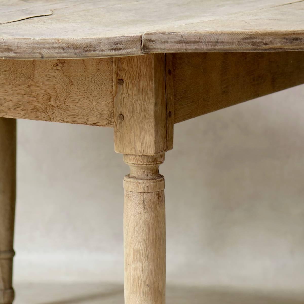 Country Large Round 19th Century Drop-Leaf Oak Dining Table from France