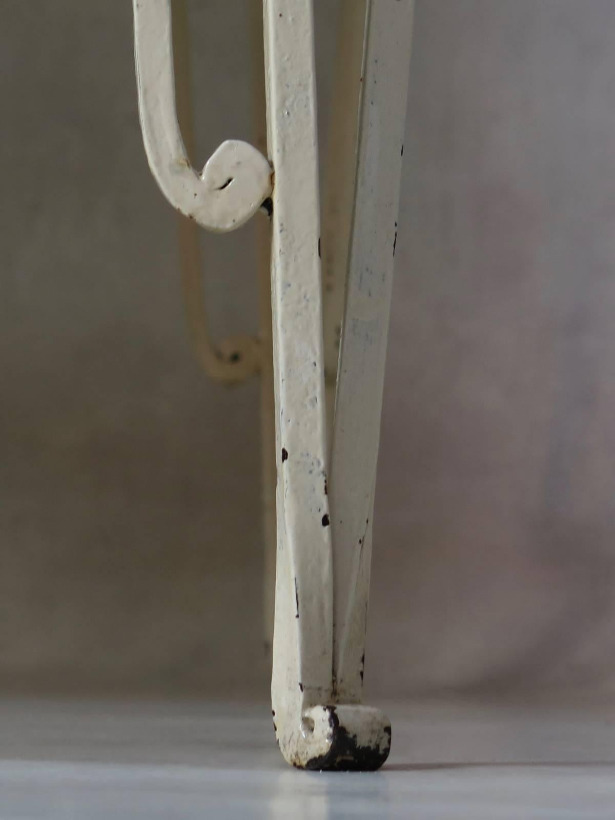 Großer schmiedeeiserner und Stein-Art-Déco-Tisch, Frankreich, 1930er Jahre (Gemalt) im Angebot