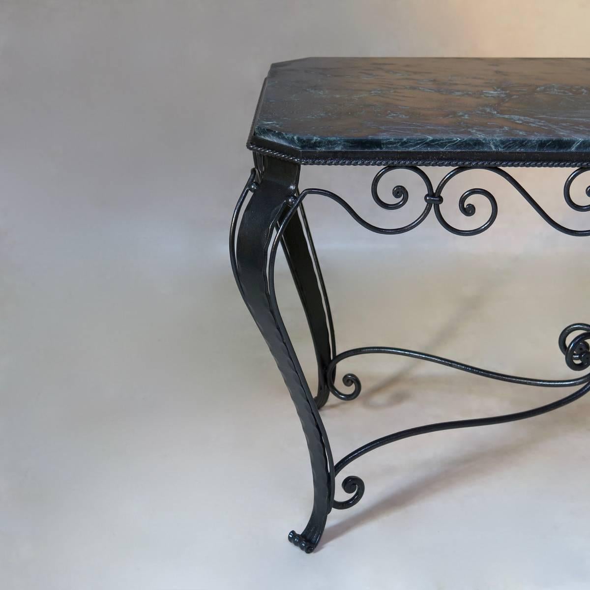 French Art Deco Wrought Iron and Marble Coffee Table, 1940s In Excellent Condition For Sale In Isle Sur La Sorgue, Vaucluse