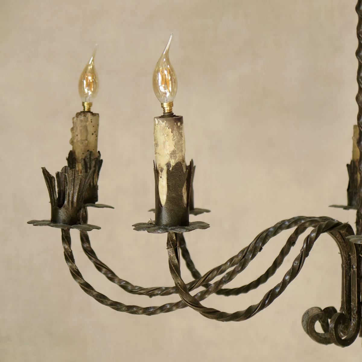 Large Burnished Gold Iron Chandelier, France, circa 1920s In Good Condition For Sale In Isle Sur La Sorgue, Vaucluse