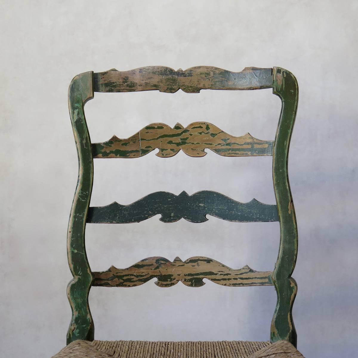 Französische französische Stühle im Landhausstil des 18. Jahrhunderts (Gemalt) im Angebot