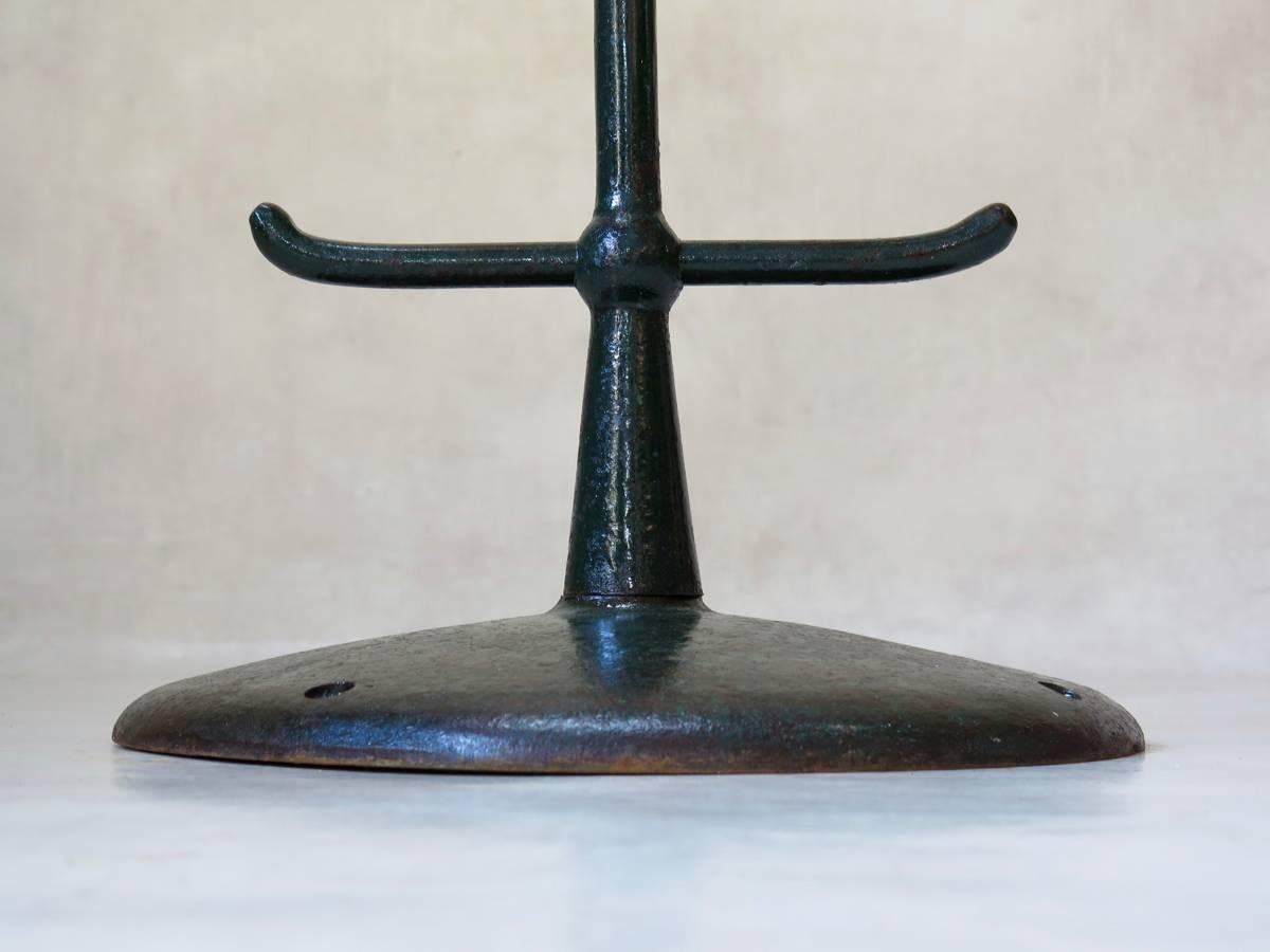 Two Modernist Cast-Iron Valets, France, circa 1930s For Sale 3
