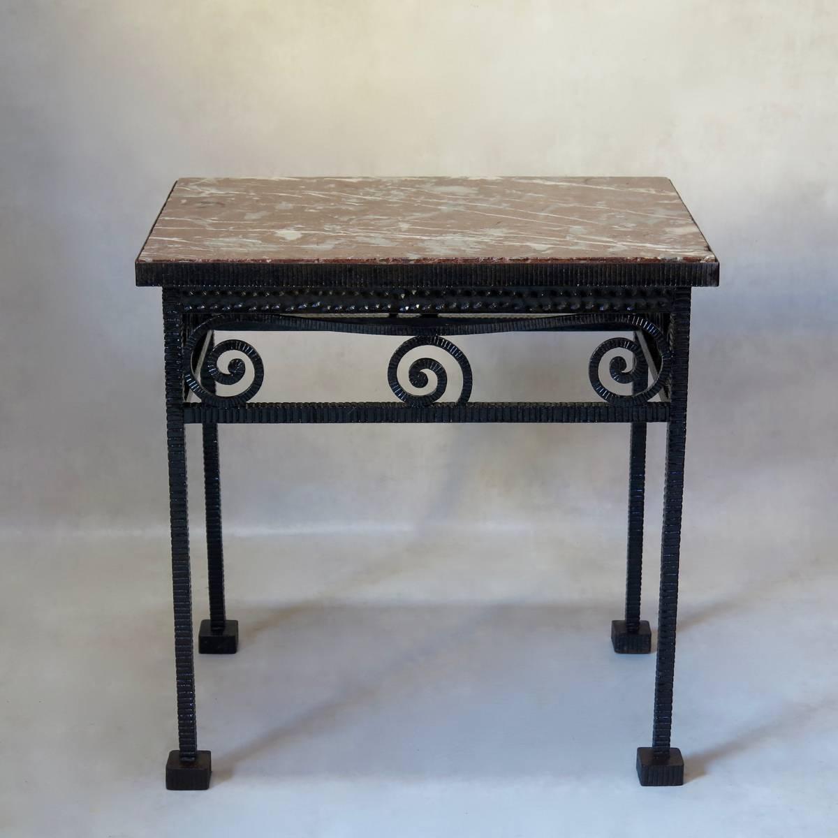 Hammered Iron and Marble French Art Deco Table In Excellent Condition For Sale In Isle Sur La Sorgue, Vaucluse