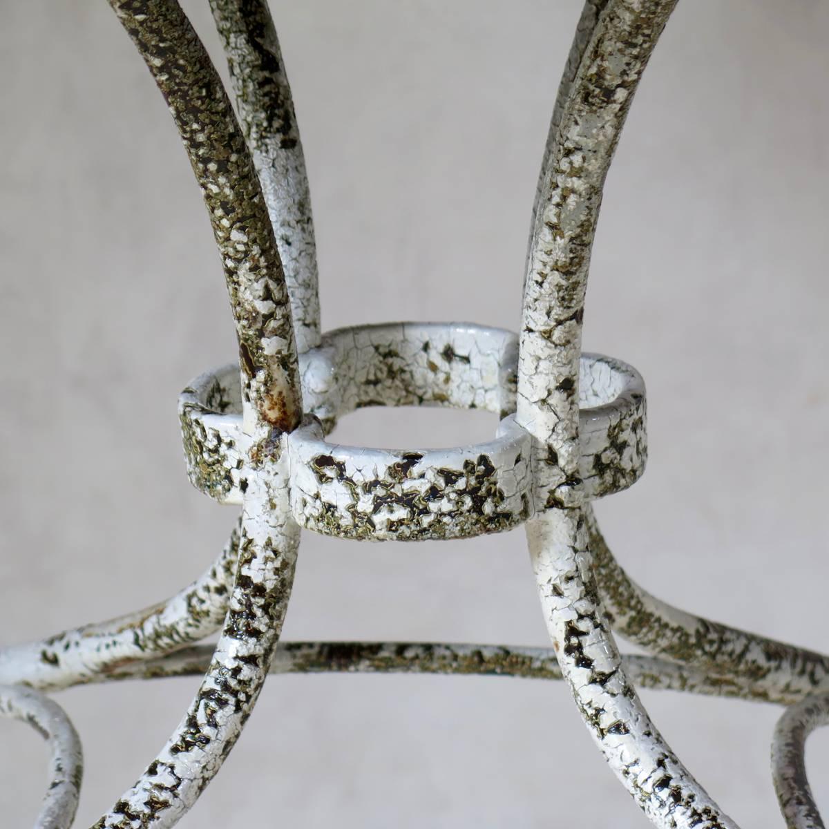 Round Wrought Iron and Marble Garden Table, France, Early 1900s In Distressed Condition In Isle Sur La Sorgue, Vaucluse