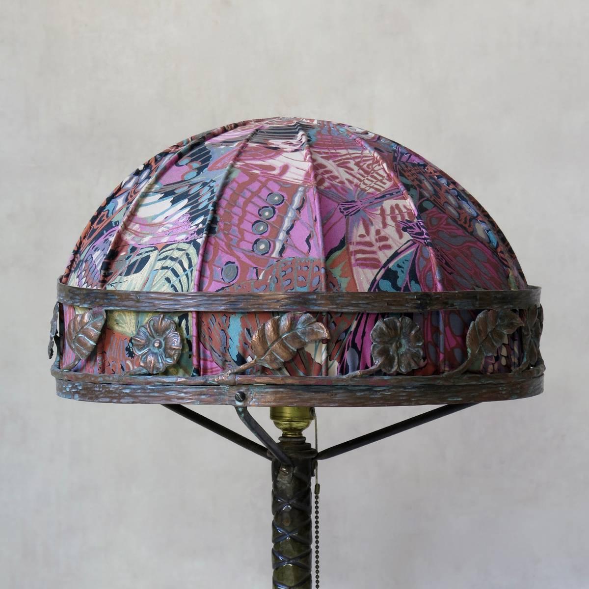 Hammered French Art Deco Wrought Iron Table Lamp, circa 1930s For Sale