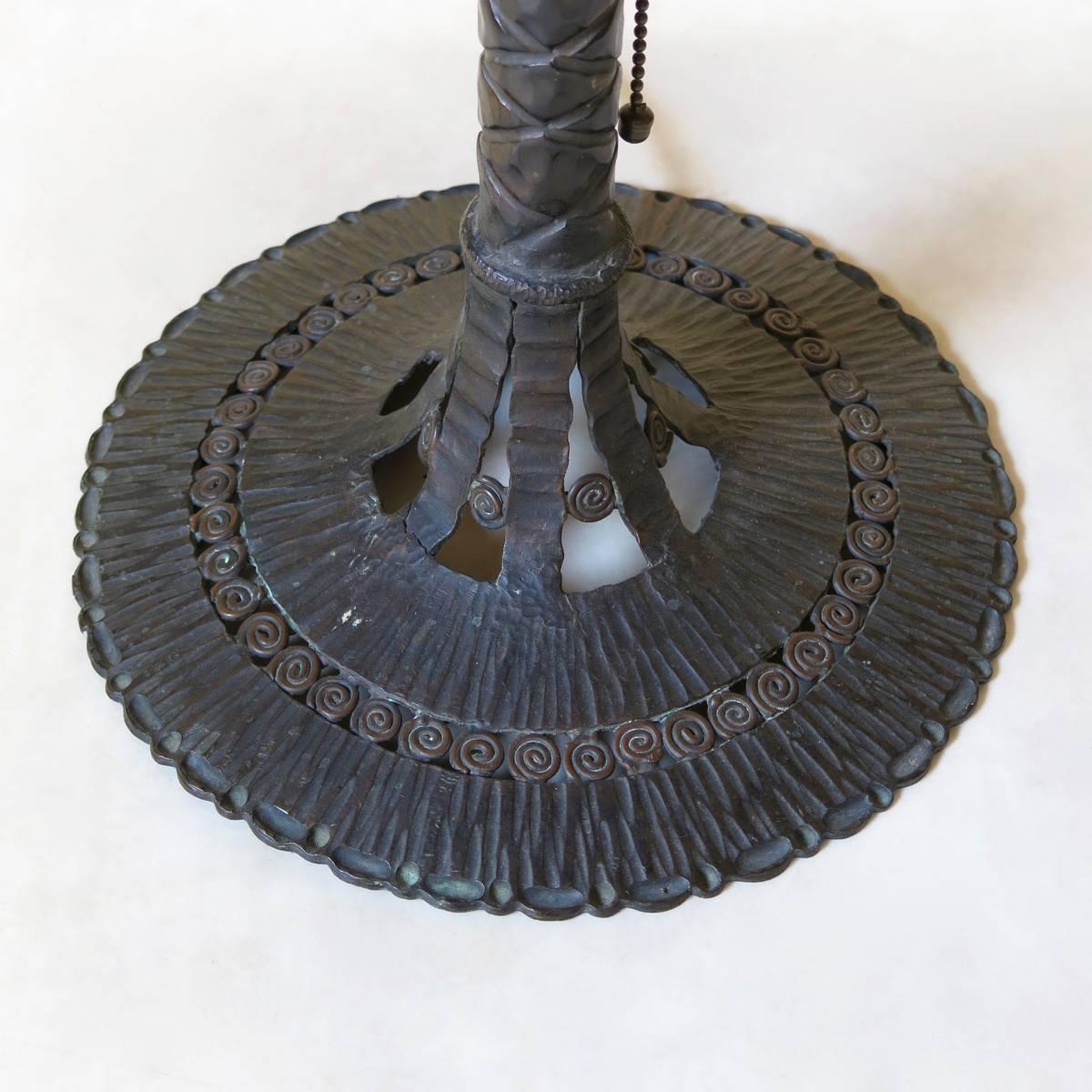 French Art Deco Wrought Iron Table Lamp, circa 1930s For Sale 2