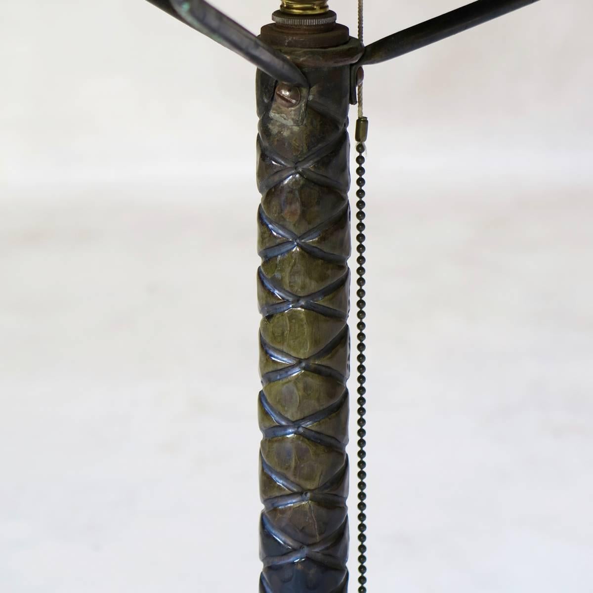 French Art Deco Wrought Iron Table Lamp, circa 1930s For Sale 1