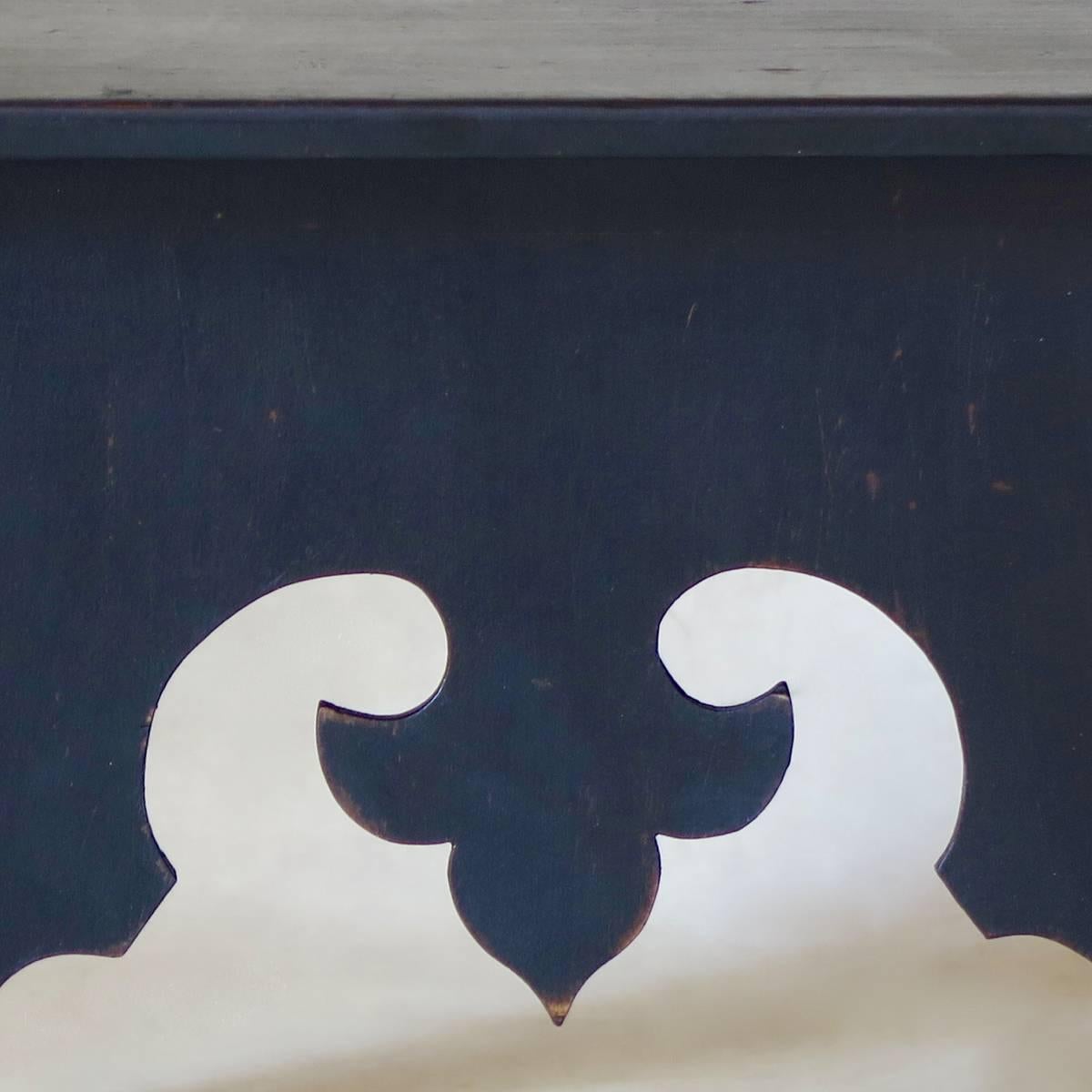 Paar bemalte Holzhocker, Frankreich, ca. 1950er Jahre (20. Jahrhundert) im Angebot