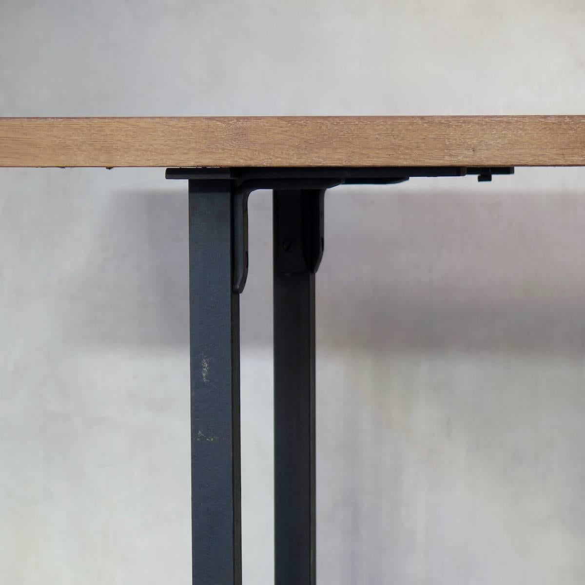 Minimalist 1940s Iron and Oak Table, France In Good Condition In Isle Sur La Sorgue, Vaucluse