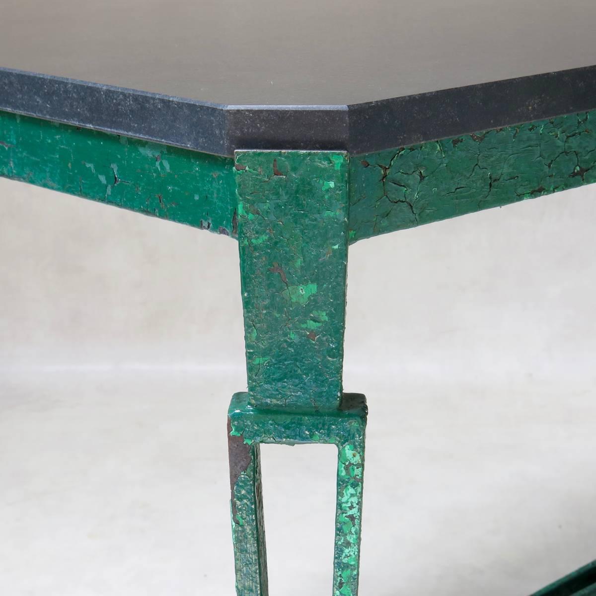 Art-déco-Tisch aus Eisen und Granit aus den 1940er Jahren (20. Jahrhundert) im Angebot