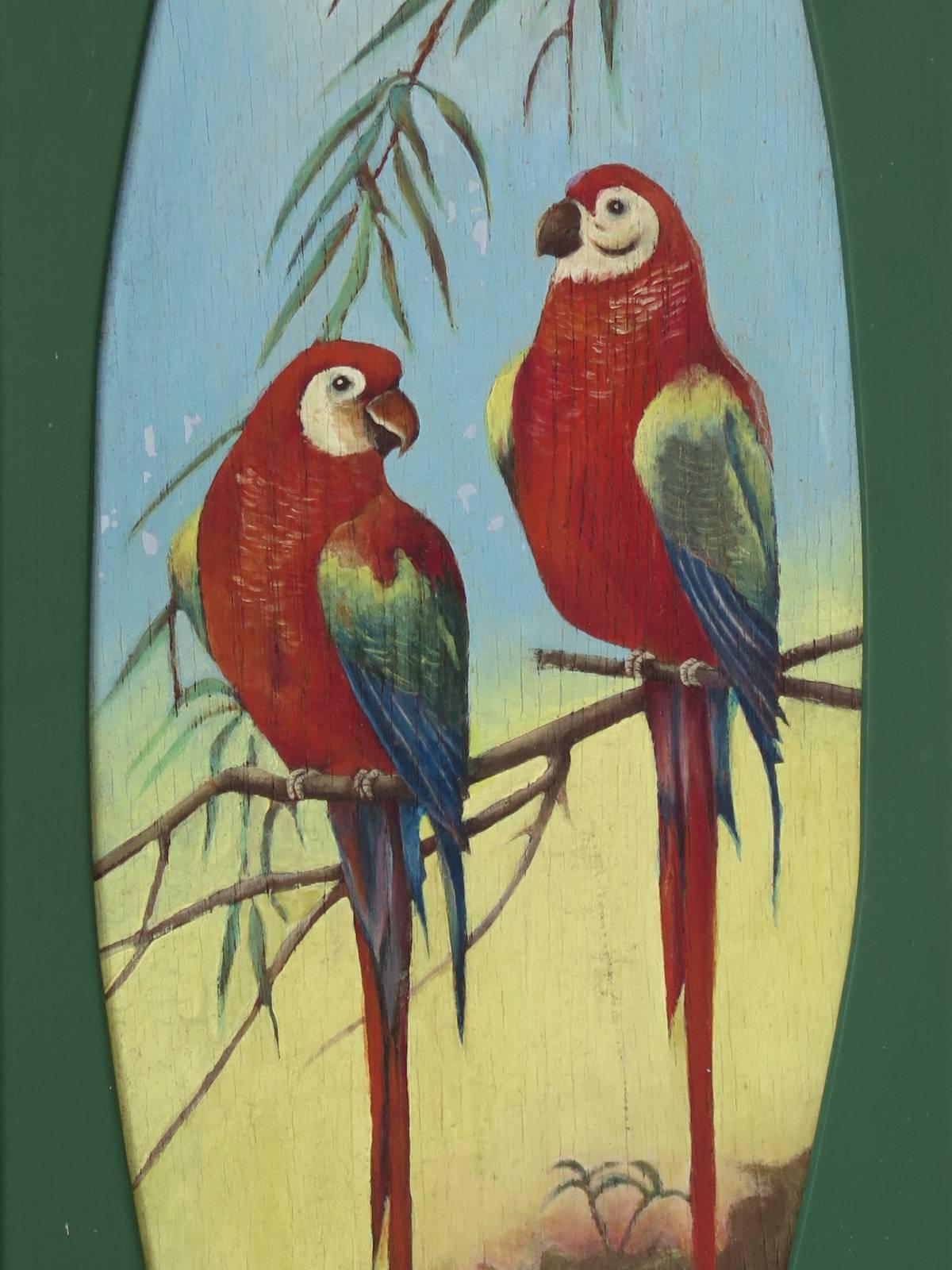 Paire de peintures décoratives de perroquets, France, vers les années 1920 Bon état - En vente à Isle Sur La Sorgue, Vaucluse