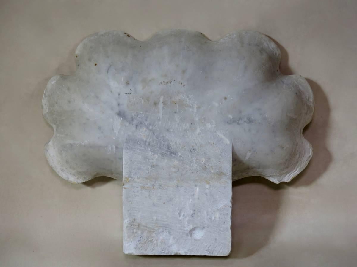 Pair of Antique Marble Shell Basins, France, 19th Century In Good Condition For Sale In Isle Sur La Sorgue, Vaucluse