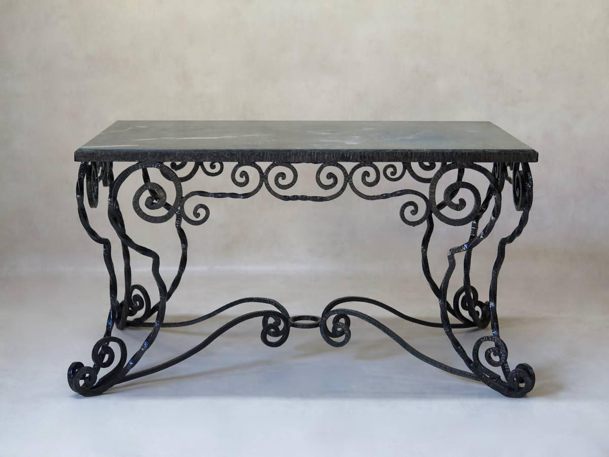 One-of-a-kind Folk Art coffee table, with a twisted and hammered wrought iron base and a green marble top, in the Art Deco taste.
