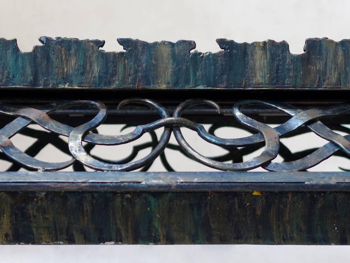 Paire de plafonniers Art Déco en fer forgé et verre des années 1930 en vente 1