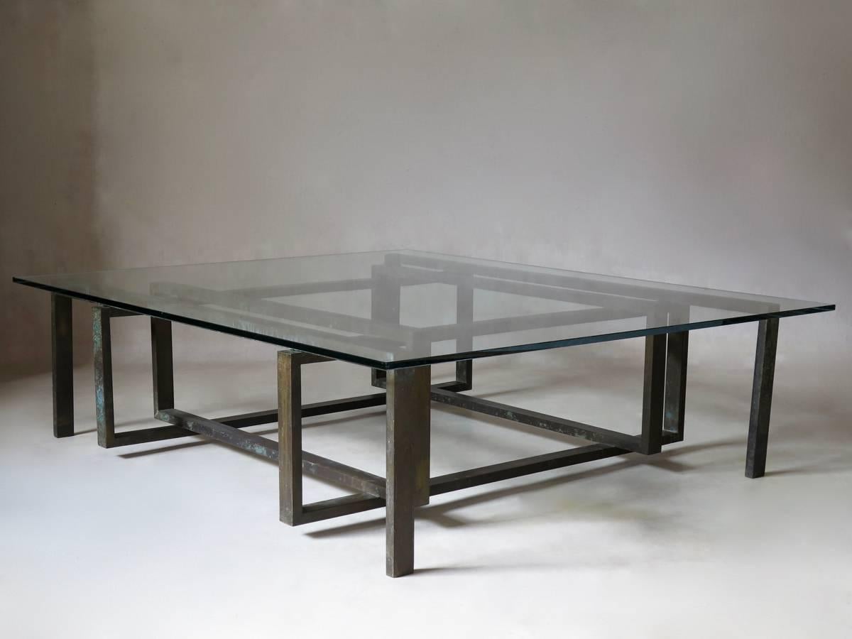 Mid-Century Modern Grande table basse en laiton et verre, France, vers les années 1950 en vente