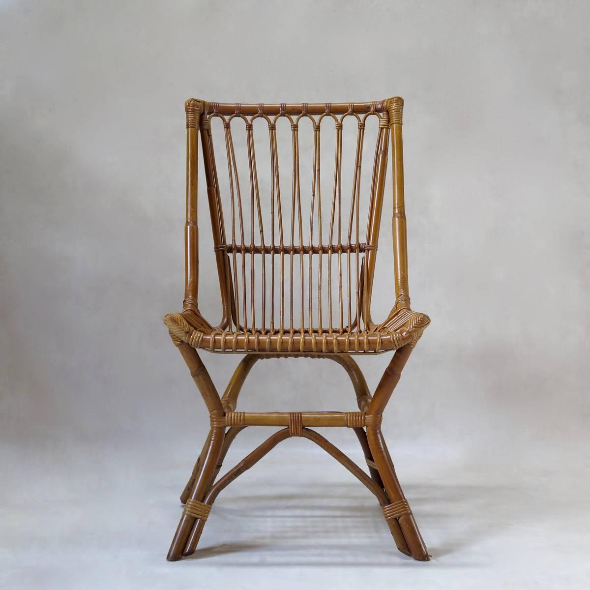 Set of six nicely-designed wicker dining chairs from the 1950s, with stabile splayed legs and upward-curving seats. Wide and comfortable seats.
