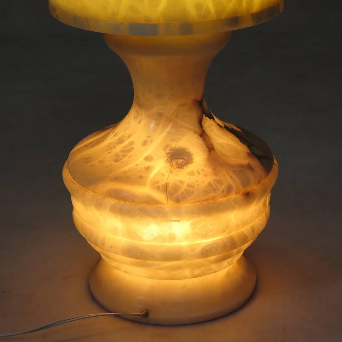 Alabaster Lamp, France, circa 1970s In Fair Condition For Sale In Isle Sur La Sorgue, Vaucluse