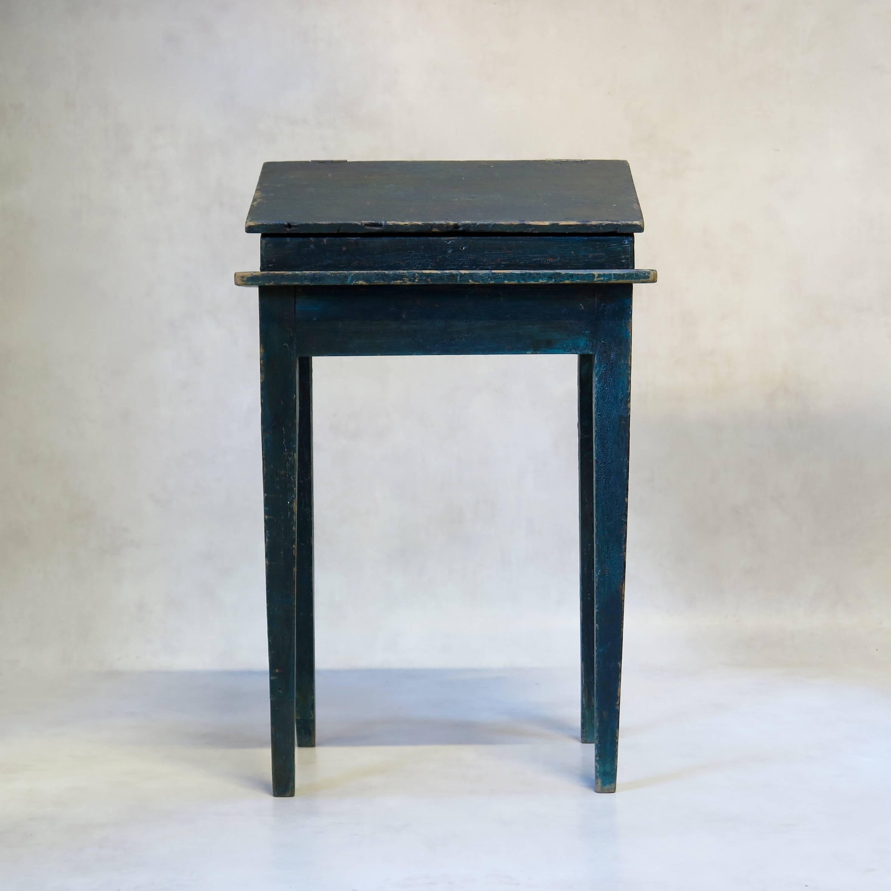 Painted Writing Desk, France, circa 1850s In Fair Condition In Isle Sur La Sorgue, Vaucluse