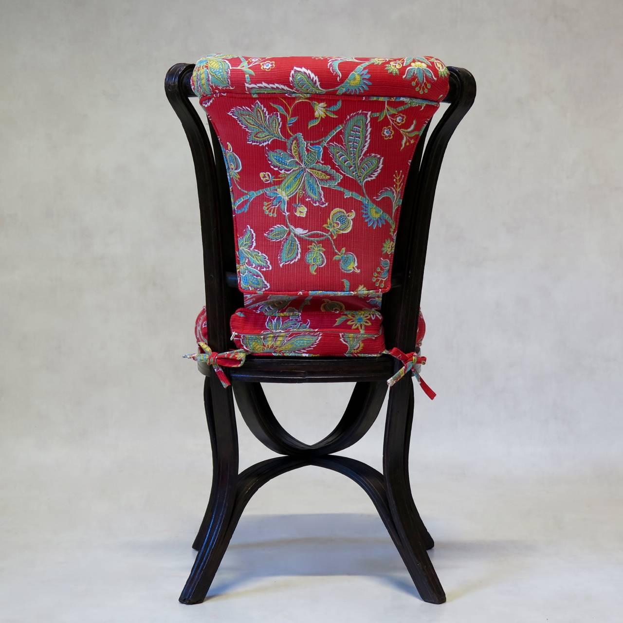 XIXe siècle Paire rare de chaises en bois cintré ébénisé du 19ème siècle en vente
