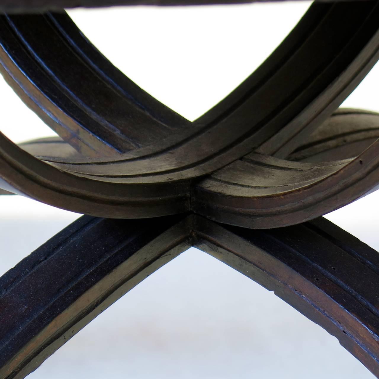 Paire rare de chaises en bois cintré ébénisé du 19ème siècle en vente 5