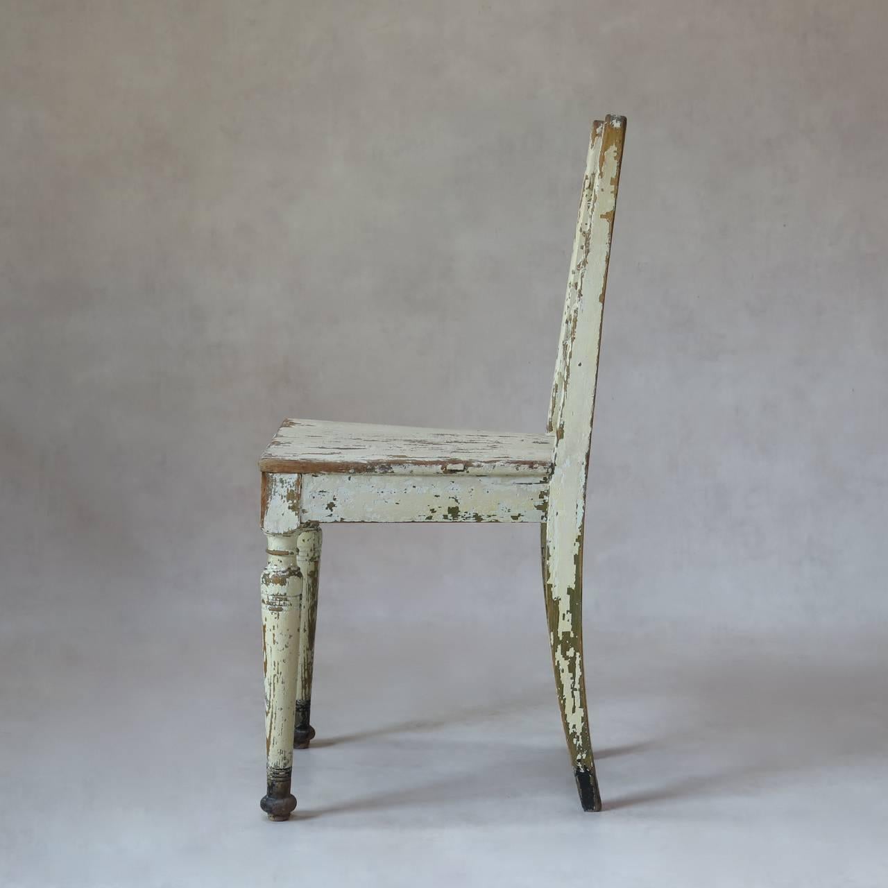 Set of Three Rustic Painted Chairs, France, Early 1900s In Distressed Condition In Isle Sur La Sorgue, Vaucluse