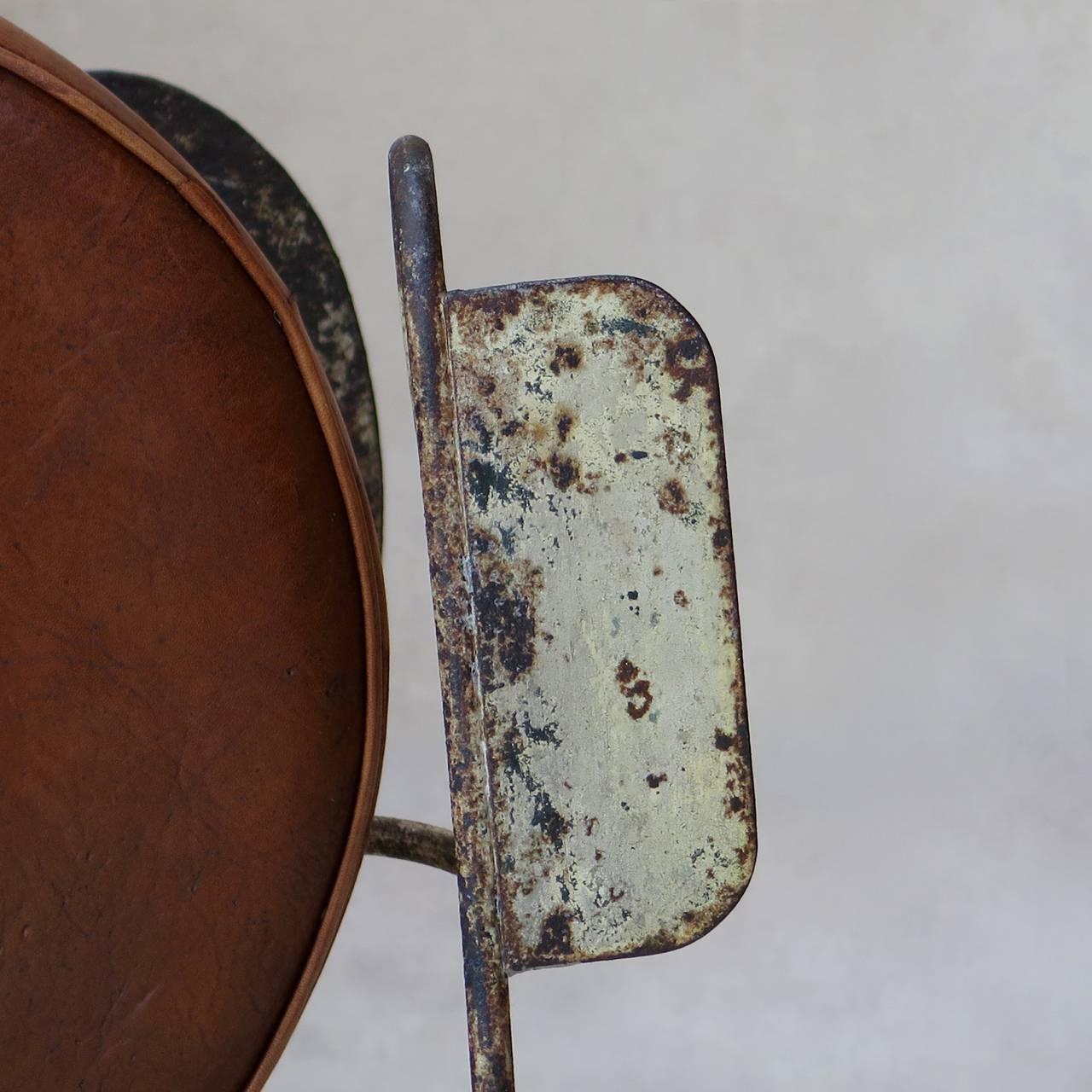 Ungewöhnliches Paar Sessel aus Eisen und Leder, Frankreich, ca. 1930er Jahre im Angebot 3