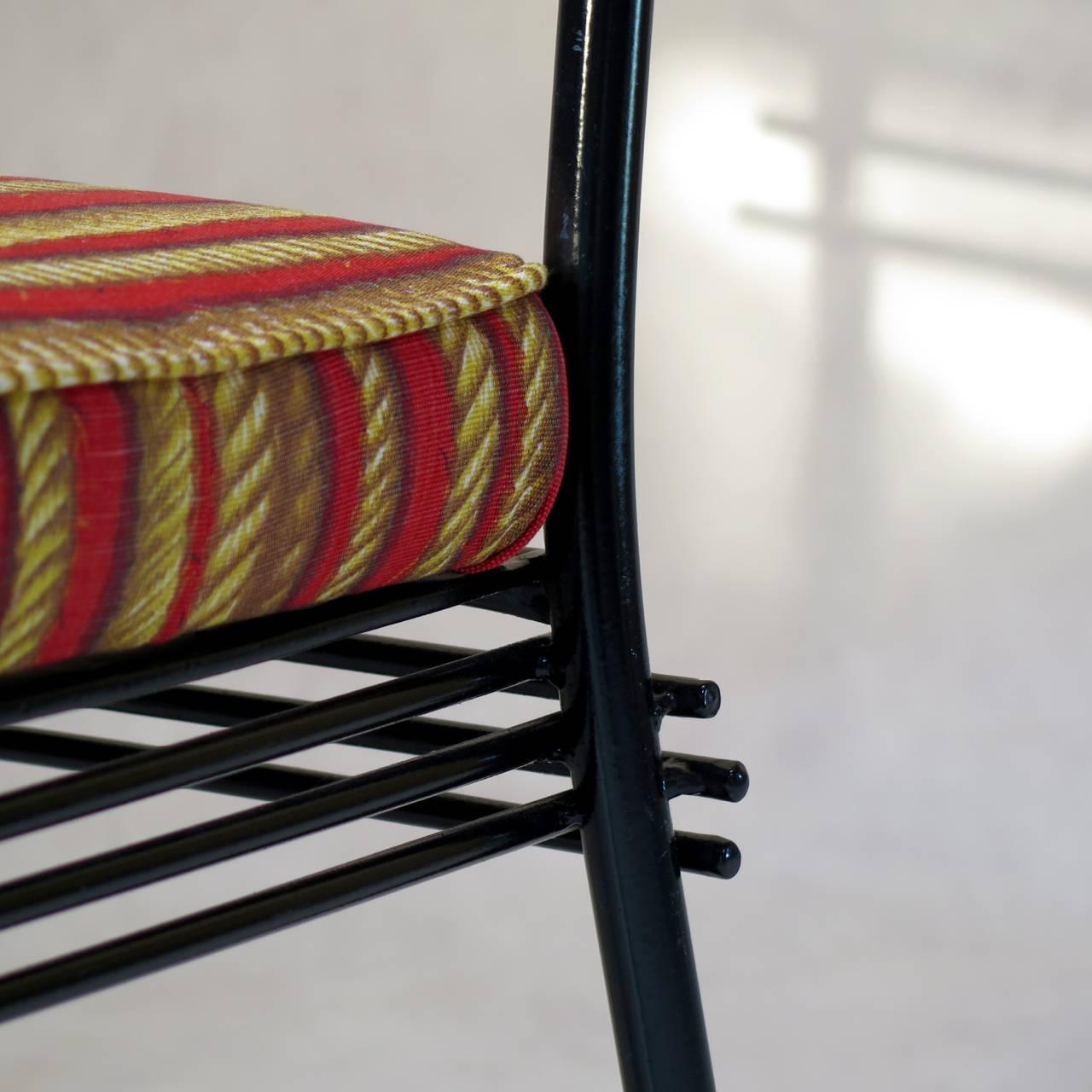 Ensemble de quatre chaises de salle à manger en fer d'influence japonaise, France, vers les années 1950 en vente 2