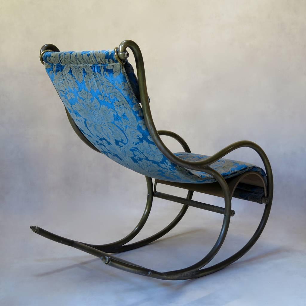 Chunky Brass Rocking Chair with Damask Velvet Upholstery, France, 1900s In Good Condition For Sale In Isle Sur La Sorgue, Vaucluse