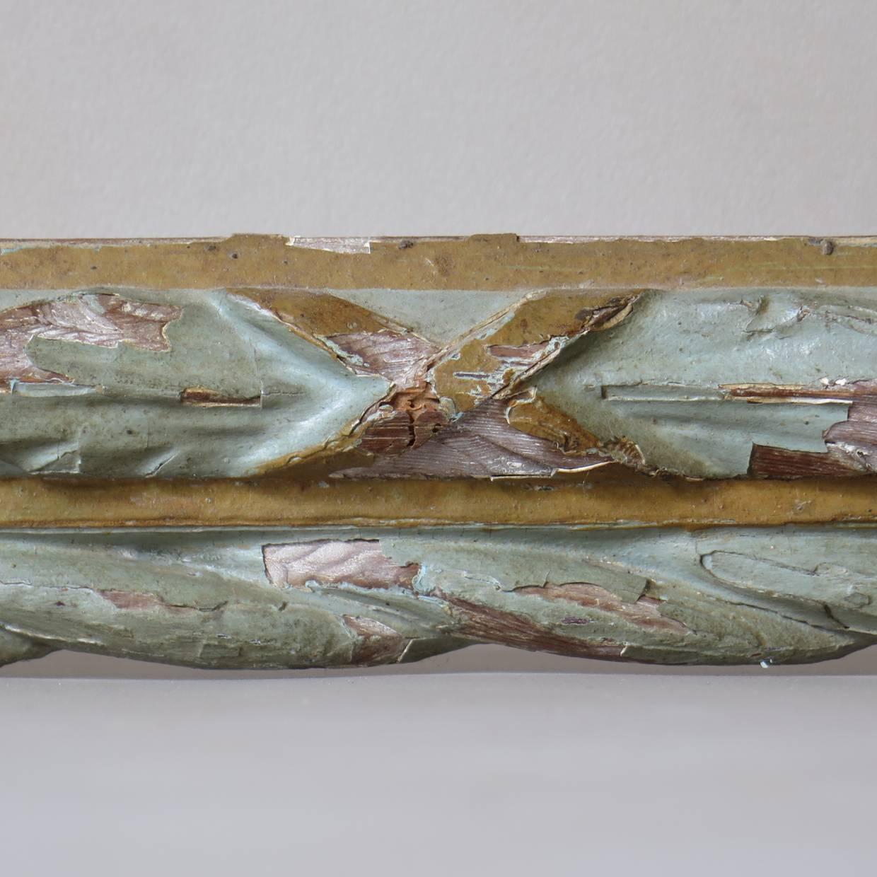 Großer geschnitzter Lorbeerkranzrahmen, Italien, frühes 19. Jahrhundert im Zustand „Relativ gut“ im Angebot in Isle Sur La Sorgue, Vaucluse