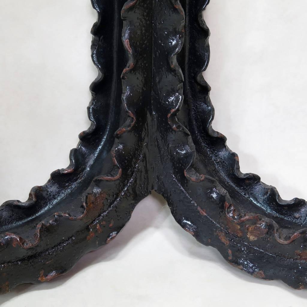 Set of Seven Scalloped Iron Wall Sconces, France, circa 1950s In Excellent Condition In Isle Sur La Sorgue, Vaucluse