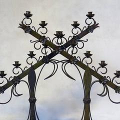 Grande coppia di portacandele ecclesiastici in ferro, Francia, inizio XX secolo
