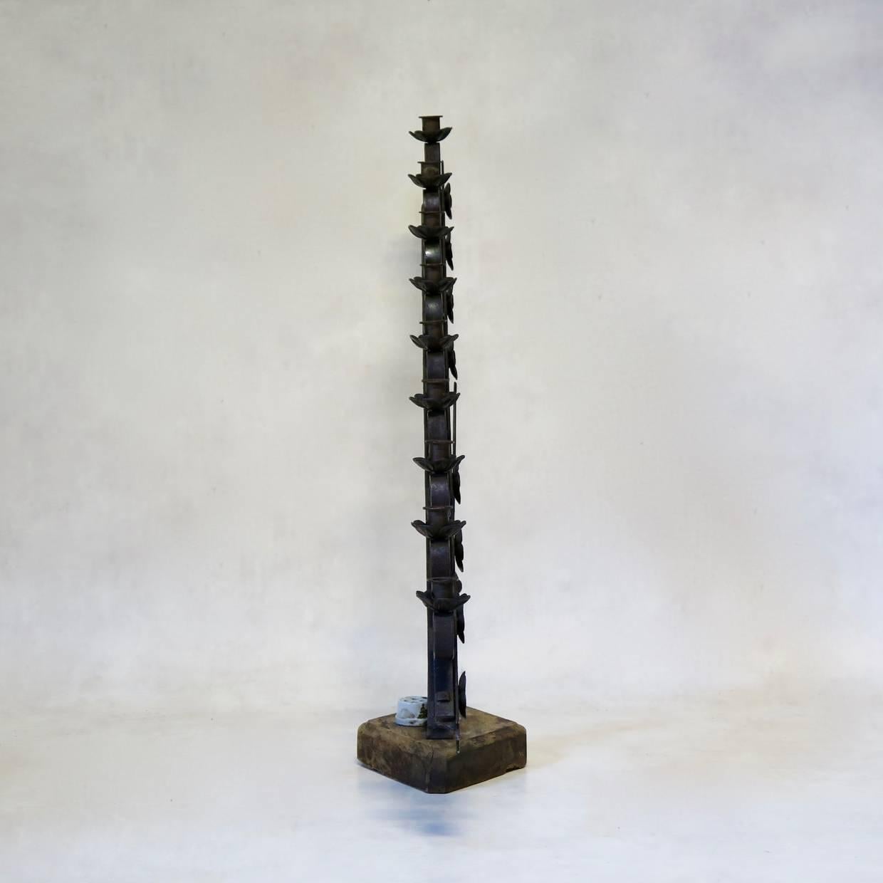 Gran pareja de candelabros eclesiásticos de hierro, Francia, principios del siglo XX en Bueno estado para la venta en Isle Sur La Sorgue, Vaucluse