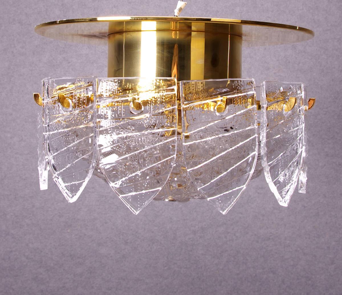 Large and rare ceiling light designed by Gunnar Cyren for Orrefors, Sweden, circa 1960s. Gunnar Cyren collaborated with Orrefors for 1959-1970.
Handmade glass pieces has some variation in thickness. The metal parts probably gold-plated.
Existing