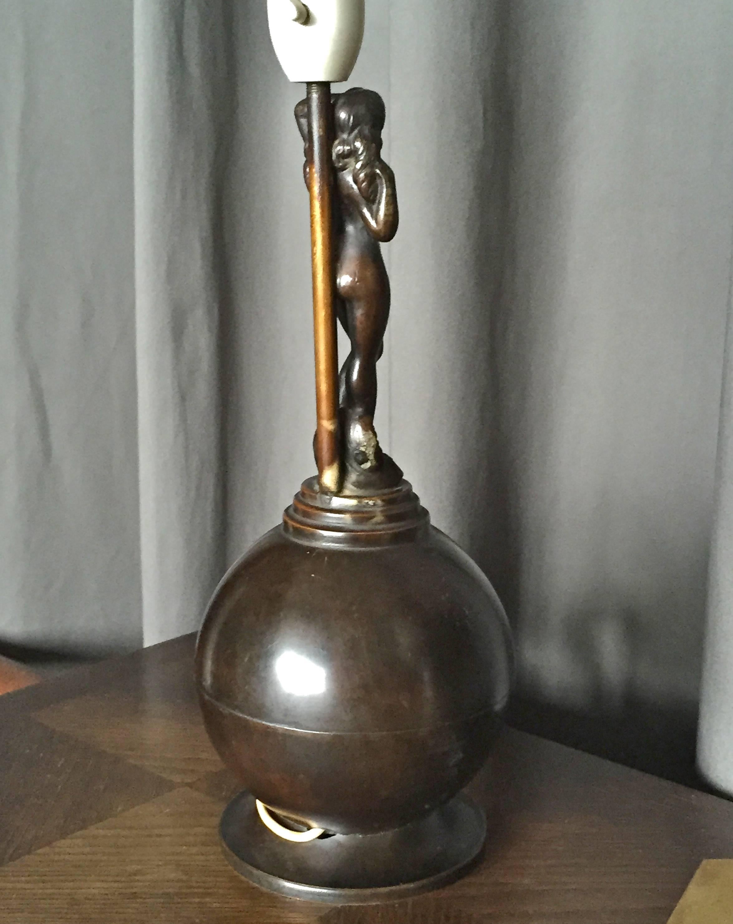 Art Deco Style Bronze Table Lamp by AE Bronze In Good Condition For Sale In Long Island City, NY