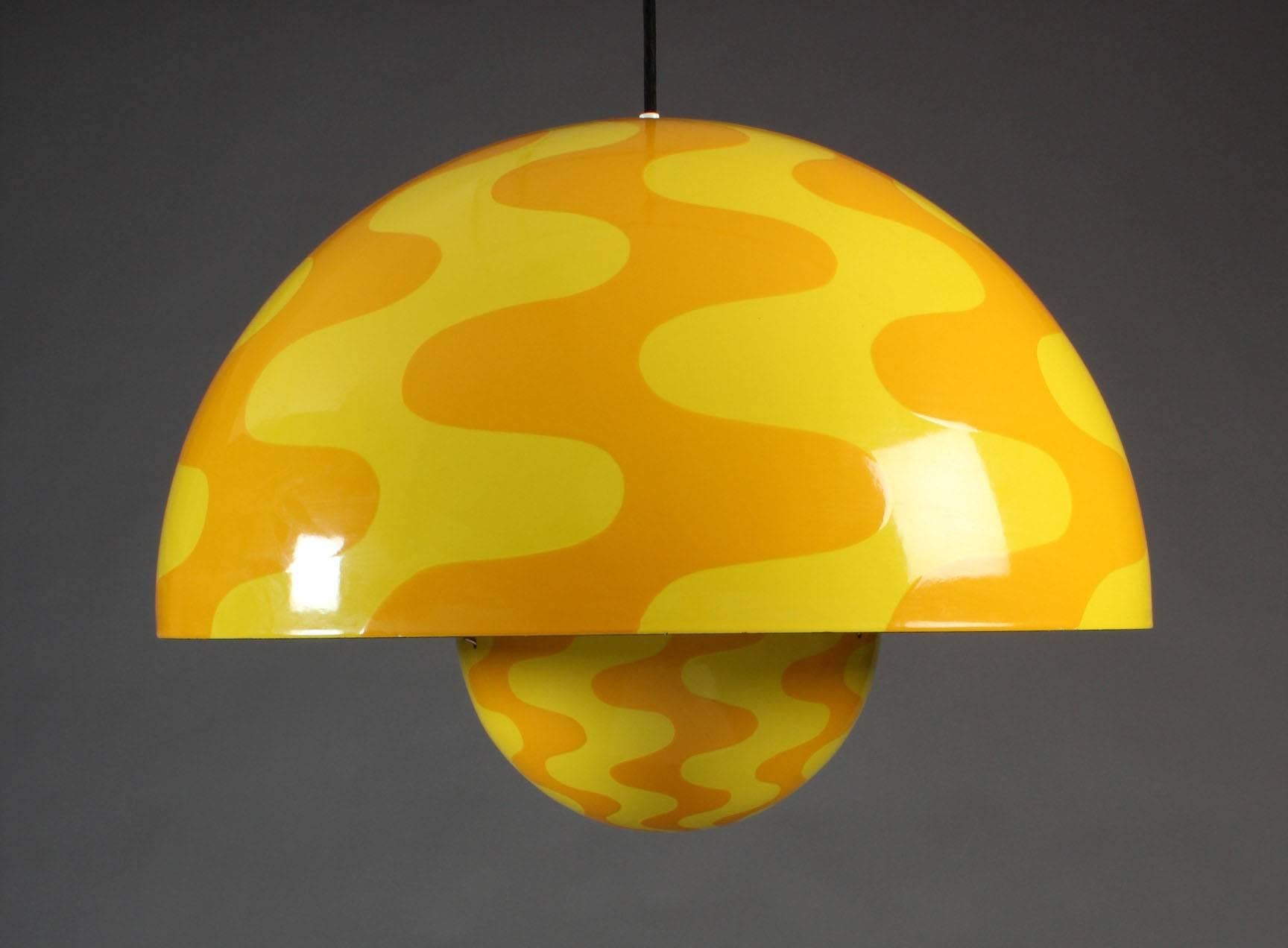 Large and rare flower pot lighting pendant designed by Verner Panton for Louis Poulsen, circa 1972. Limited edition pendant with two toned yellow enamel on metal base. Existing wiring, rewiring available upon request.
