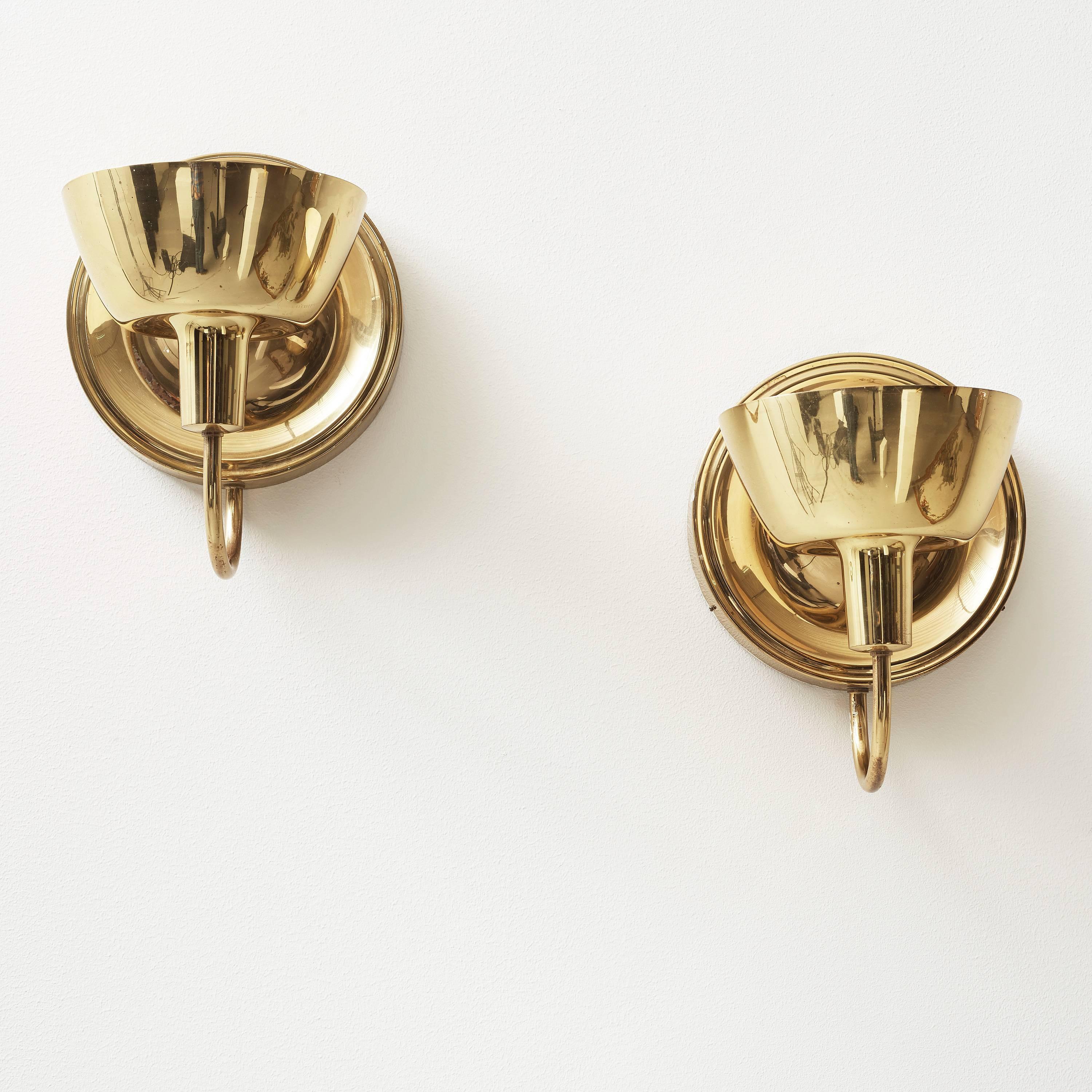 A pair of large wall lights designed by Josef Frank for Firma Svenskt Tenn, model 2389.
Polished brass. Single, Edison style socket.
Existing wiring, rewiring available upon request.
 Designed by Josef Frank in the late 1920s for his own company