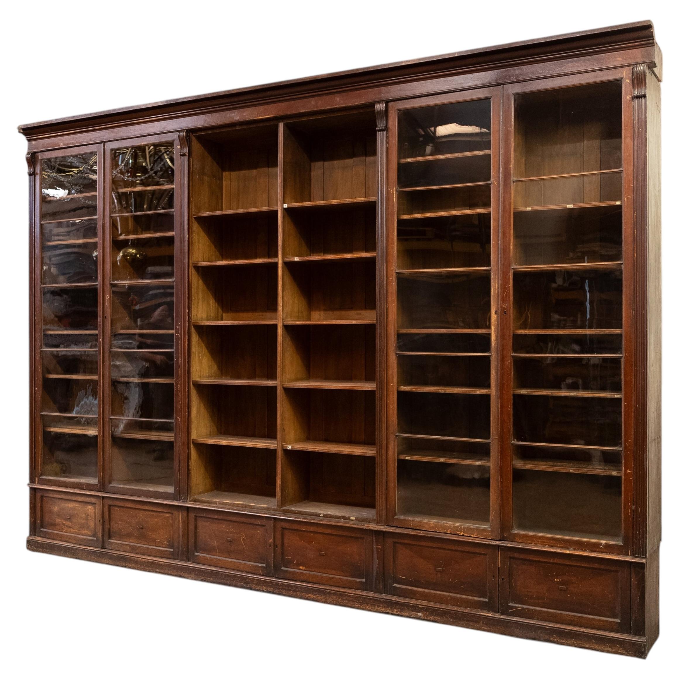 Imponente libreria vittoriana in rovere laccato