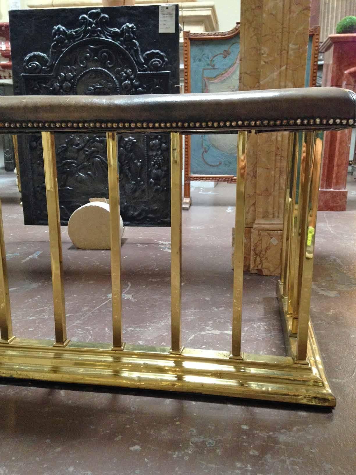 Antique English Brass and Leather Fireplace Fender In Good Condition In Dallas, TX