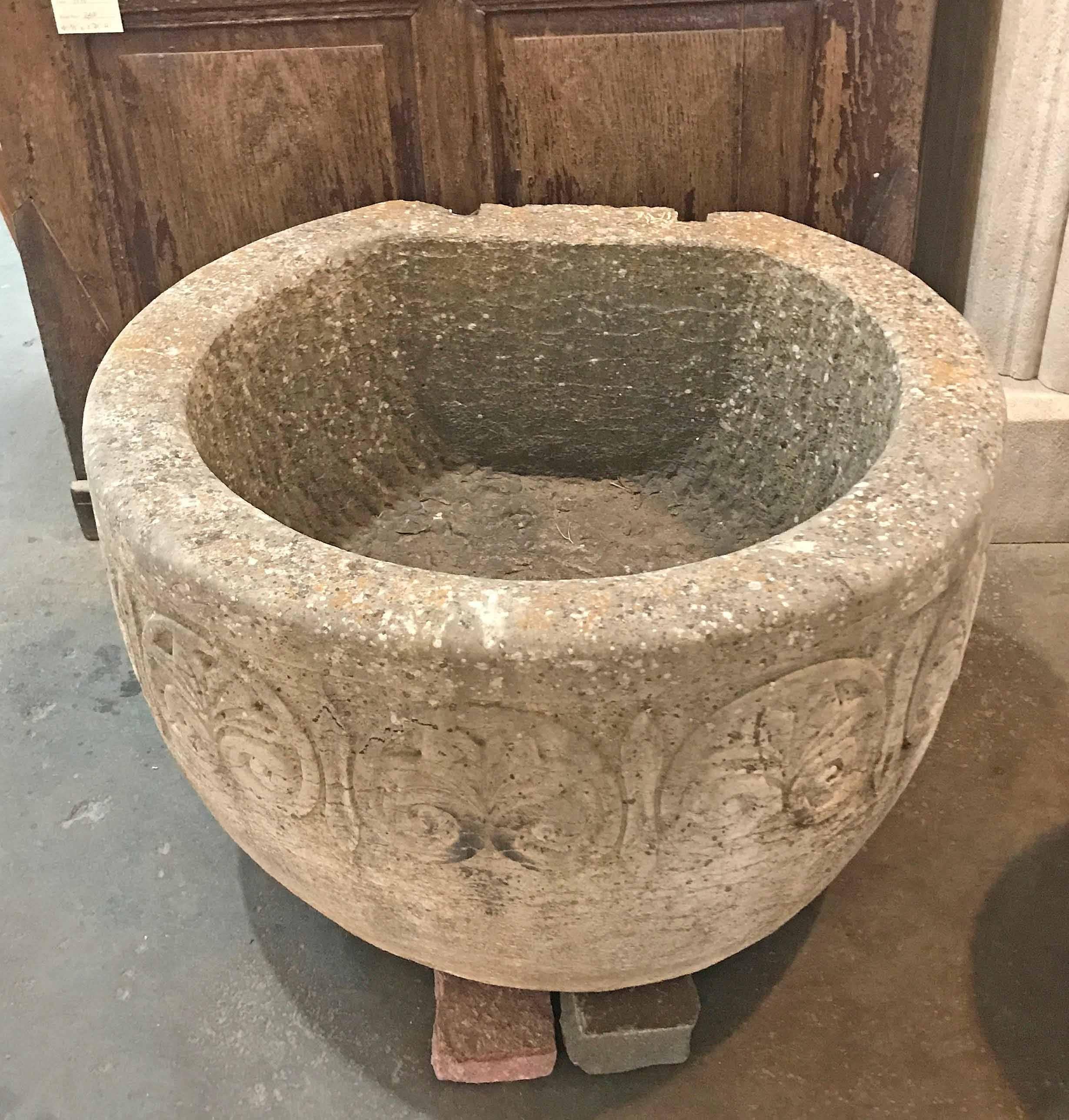 A palmier for your palm tree
A large limestone planter with Classic palmette motifs repeating in a large band around the front and sides.
The back is flattened so it can sit securely against a wall.

Origin: France,

circa