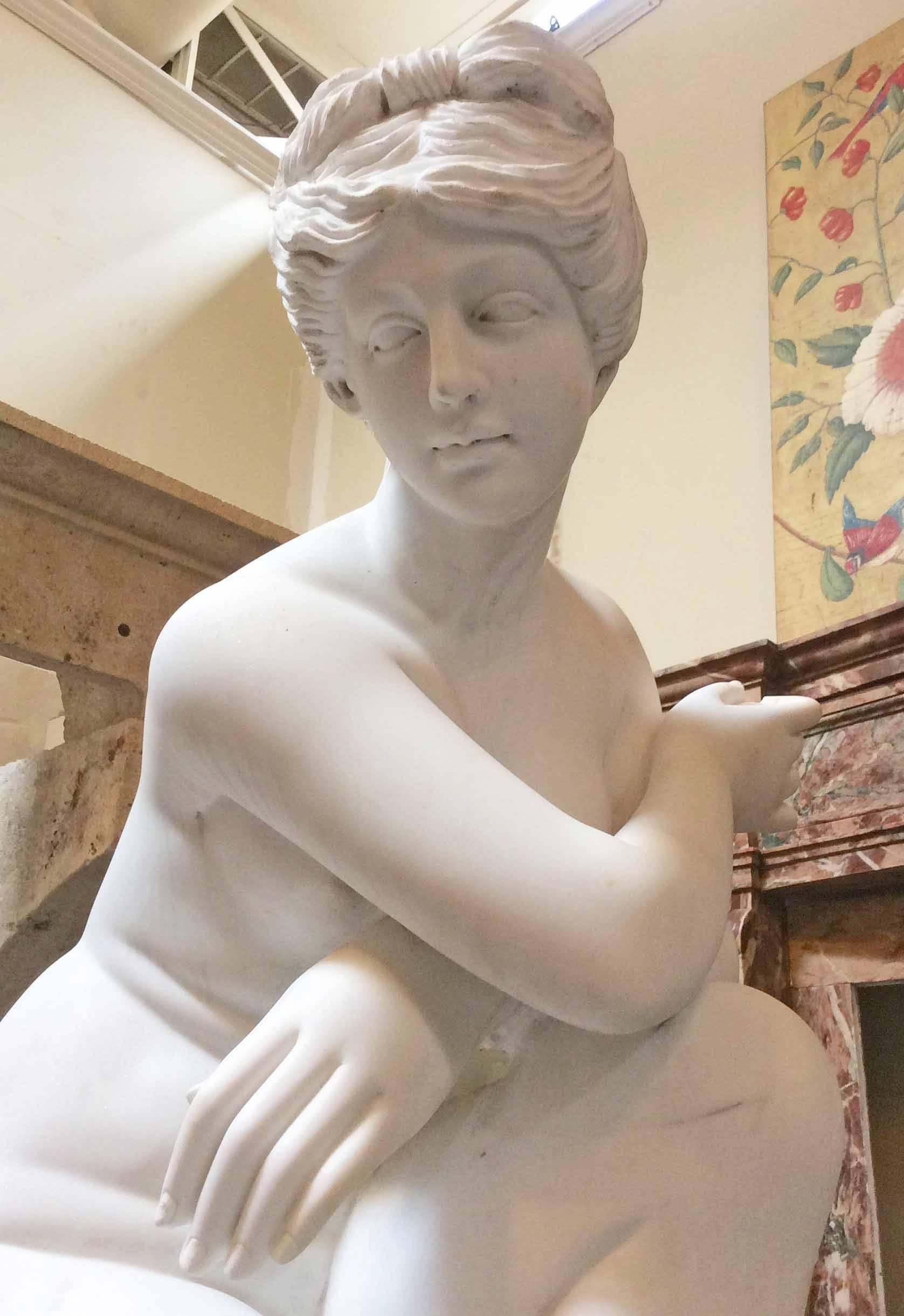 Antique White Marble of Aphrodite at Bath In Good Condition In Dallas, TX