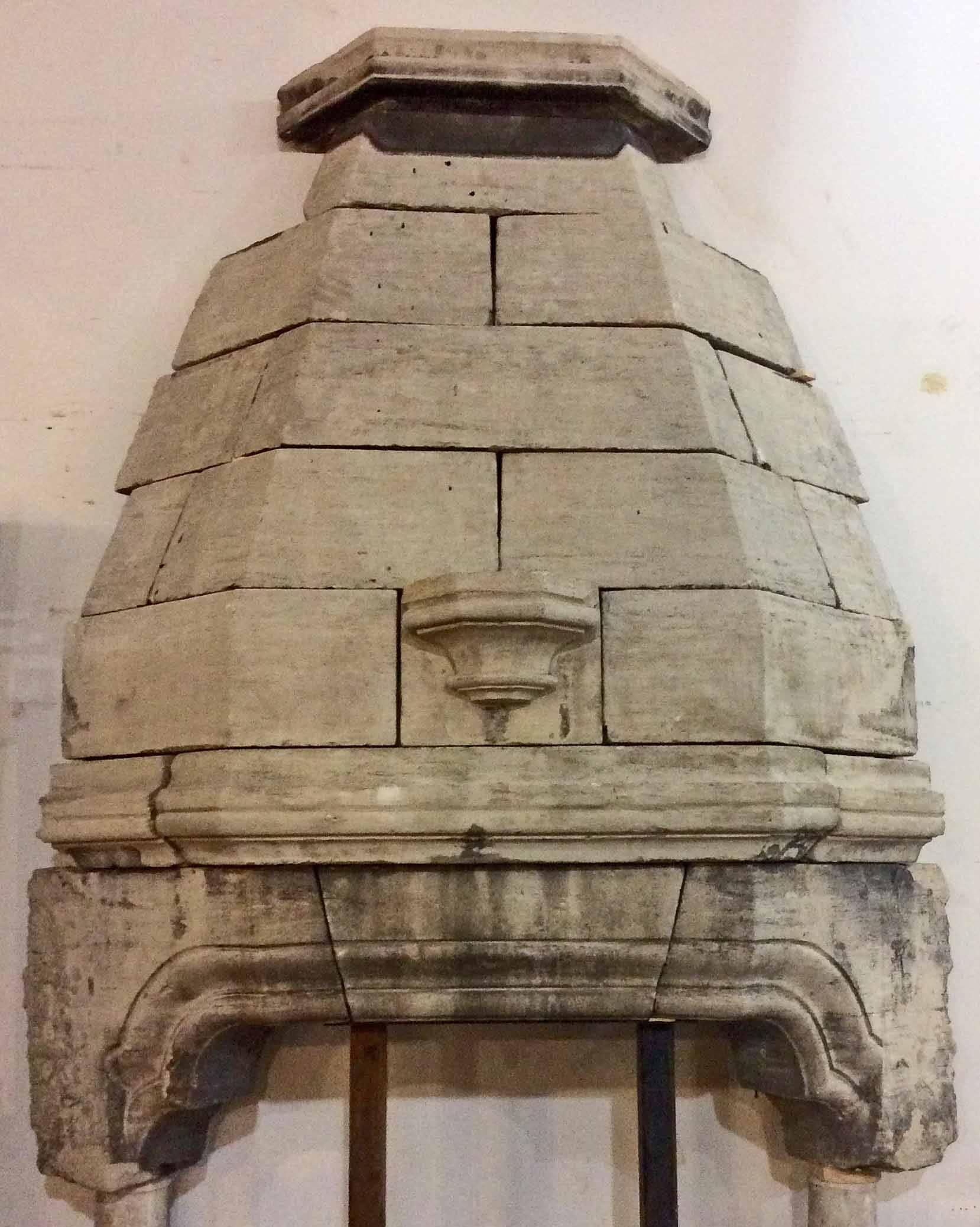 This antique limestone kitchen hood is so charming and makes for a wonderful conversation piece. It is sure to impress your guest.

Origin: France,

circa 1650.

Measurements:
Approximately 56″ W x 27″ D x 125″ H.