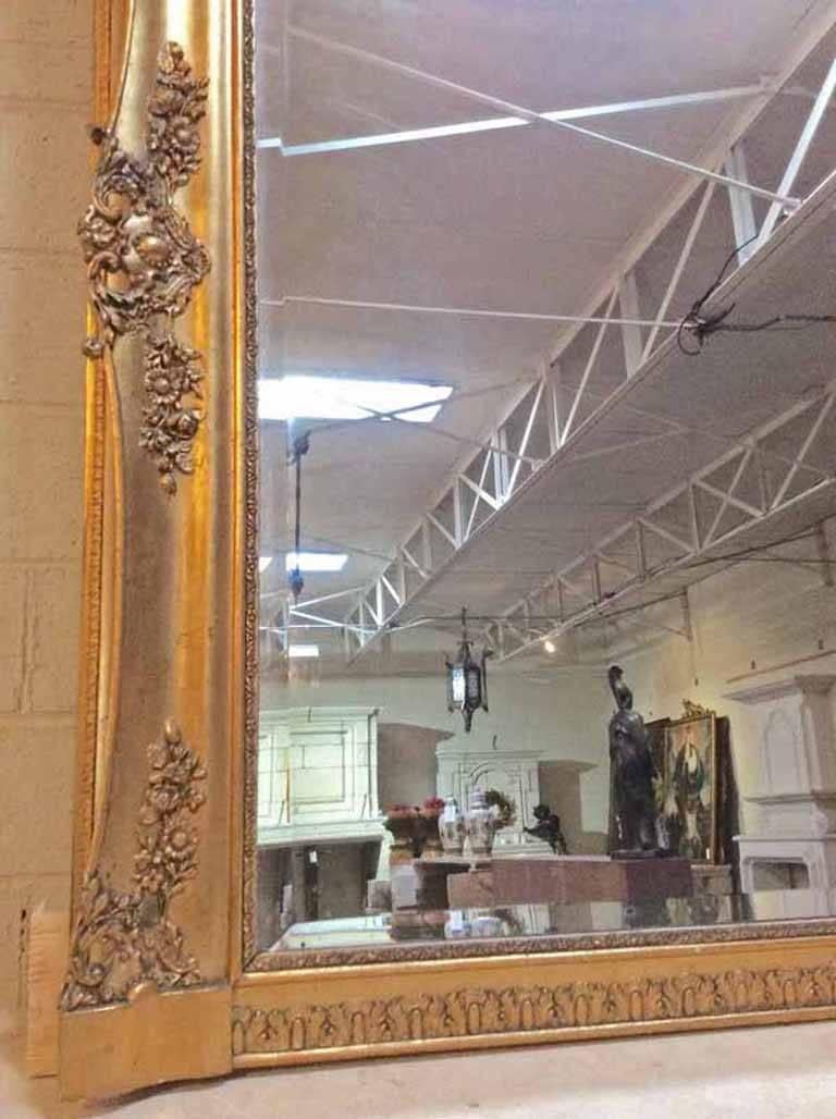 Antique French Baroque gold leaf mirror. 
Origin: France
circa 1880. 
Measurements: 46