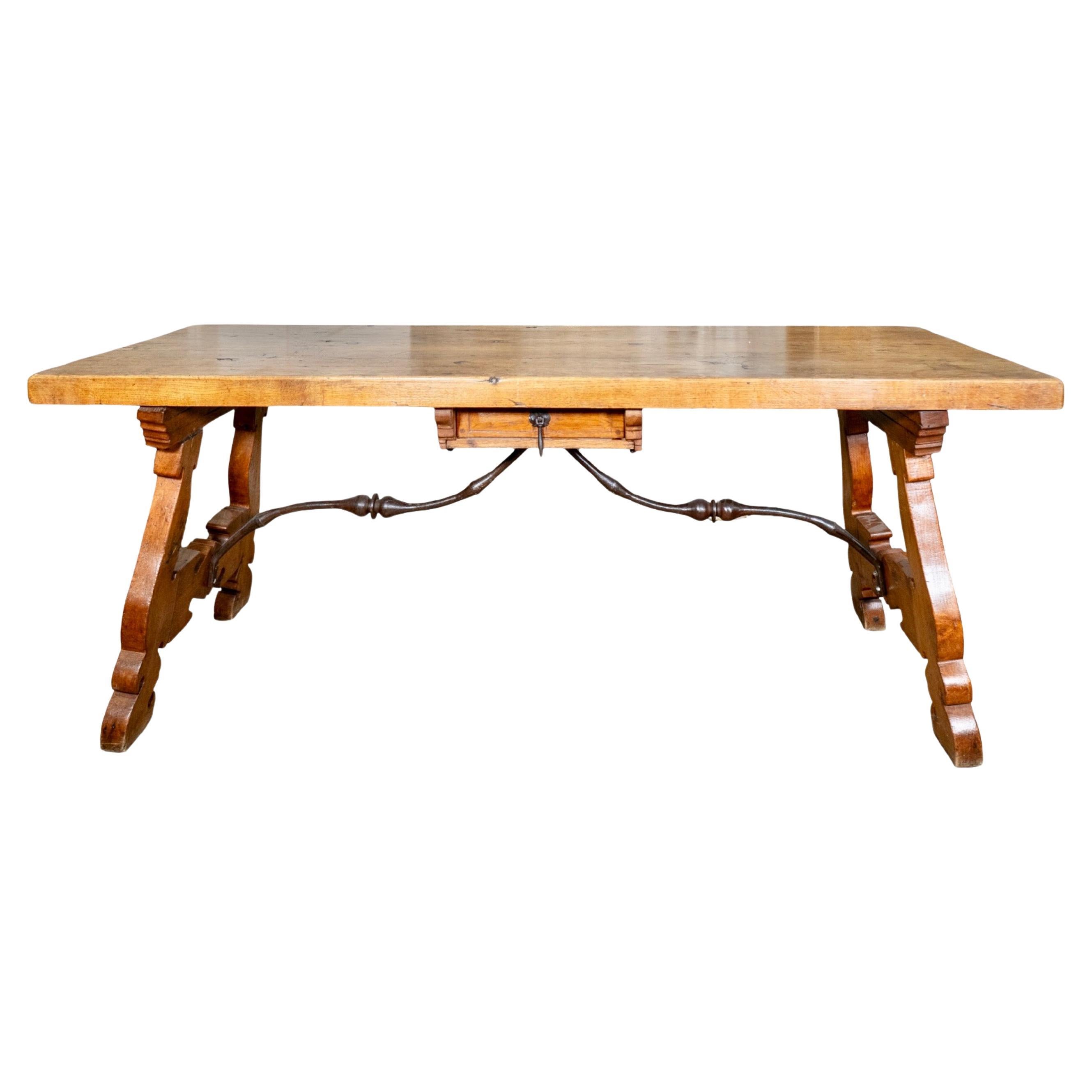 Mesa antigua de roble español