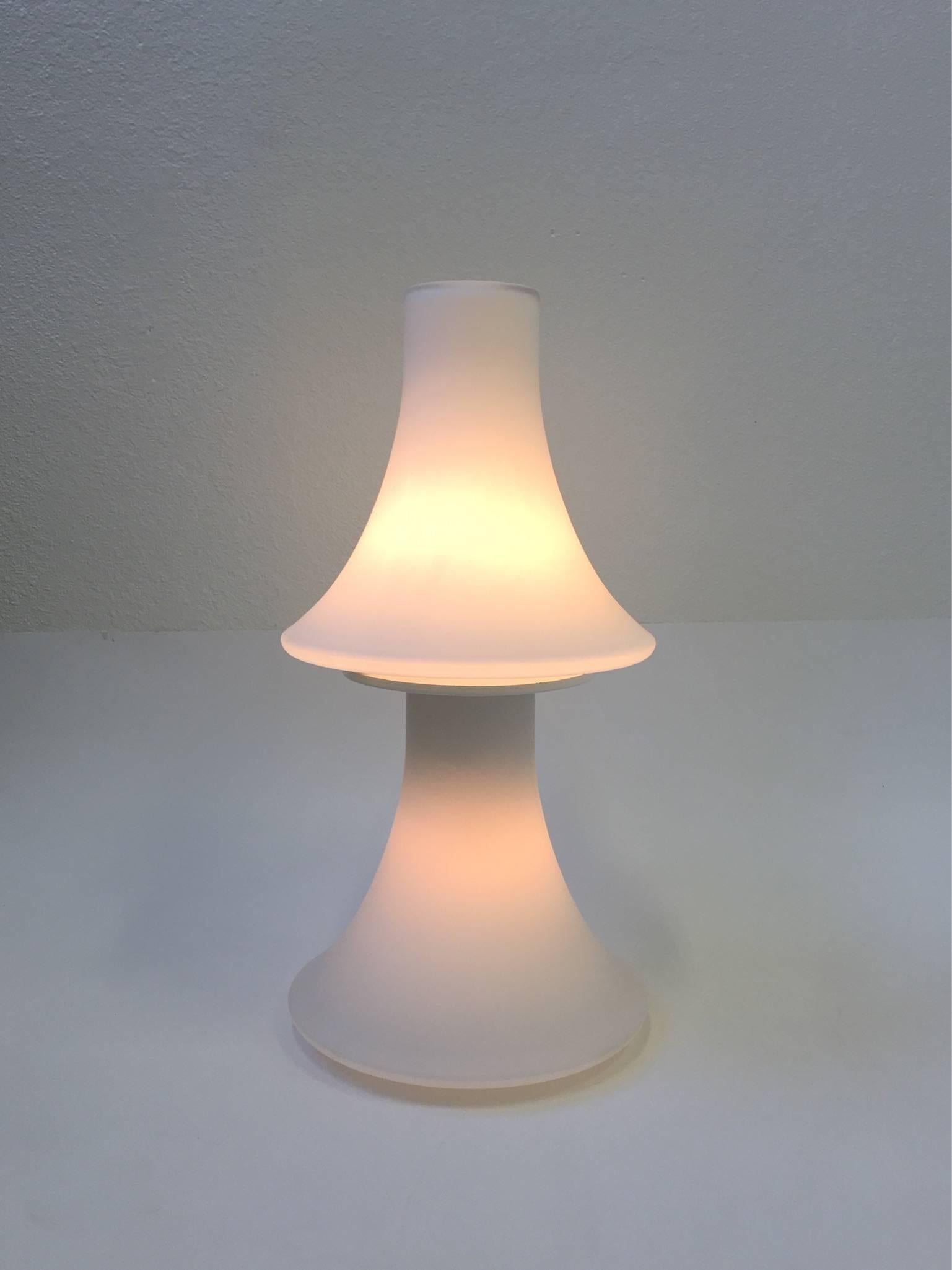 American White Frosted Glass Table Lamp by Laurel Lamps For Sale