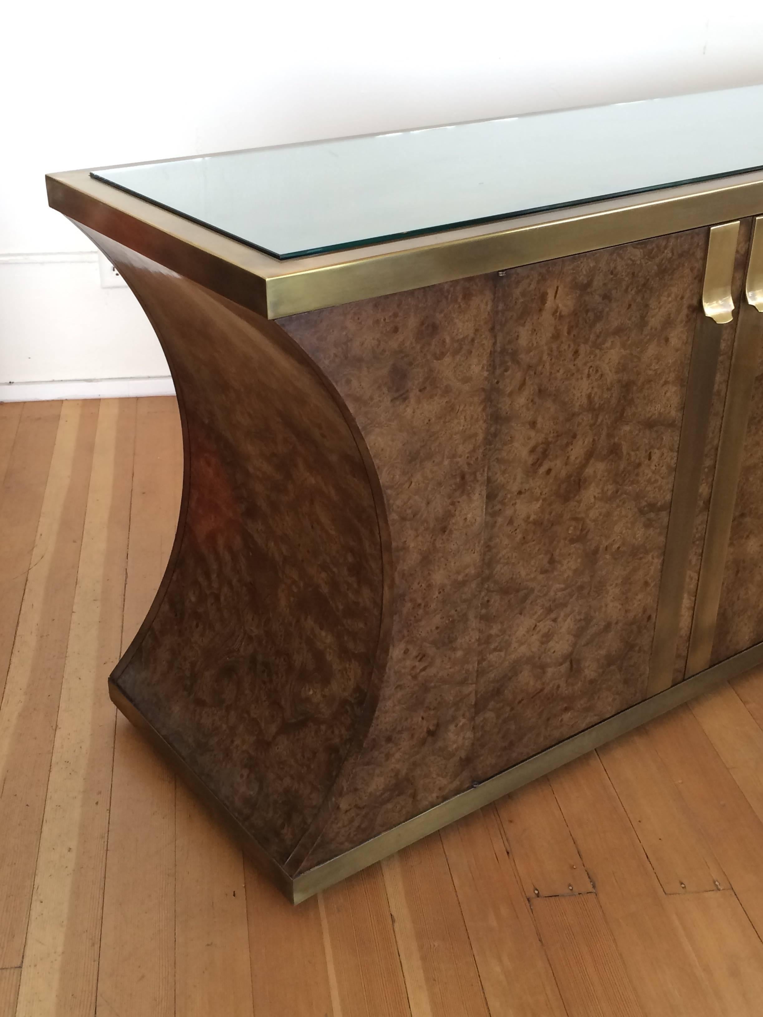 Burlwood and Aged Brass Credenza by Mastercraft  In Excellent Condition In Palm Springs, CA