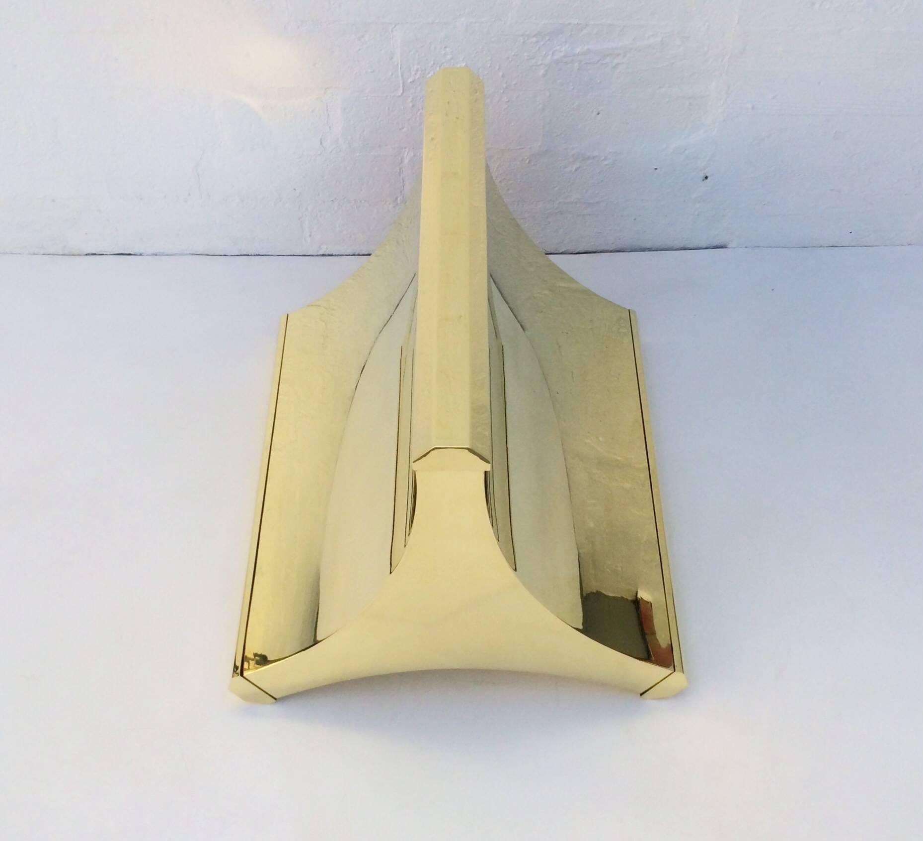 A rare Mastercraft game table height Trifoil polished brass table base.
Newly professionally polished.
            