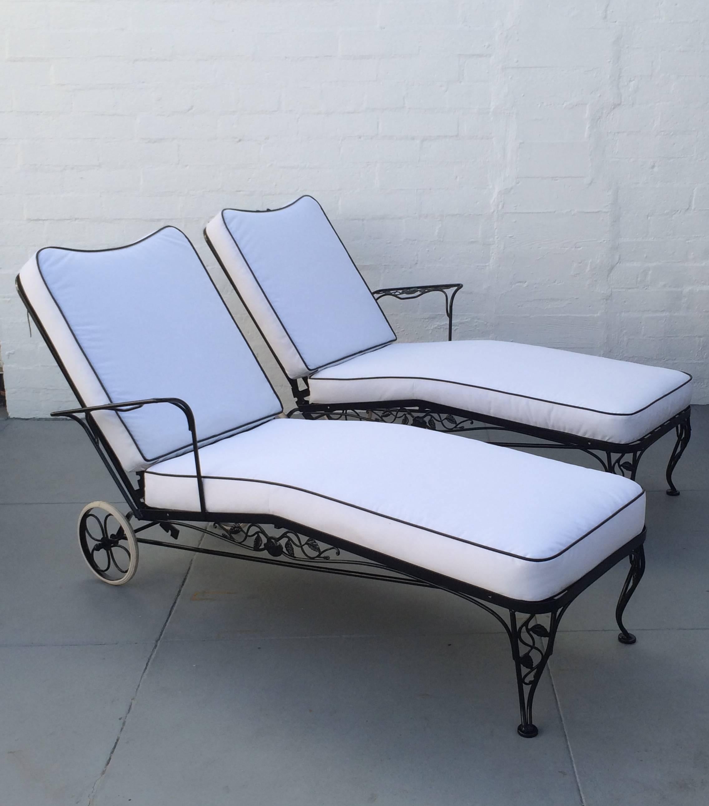 Wrought Iron Lounge Chaise for Two Designed by Russell Woodard In Excellent Condition In Palm Springs, CA