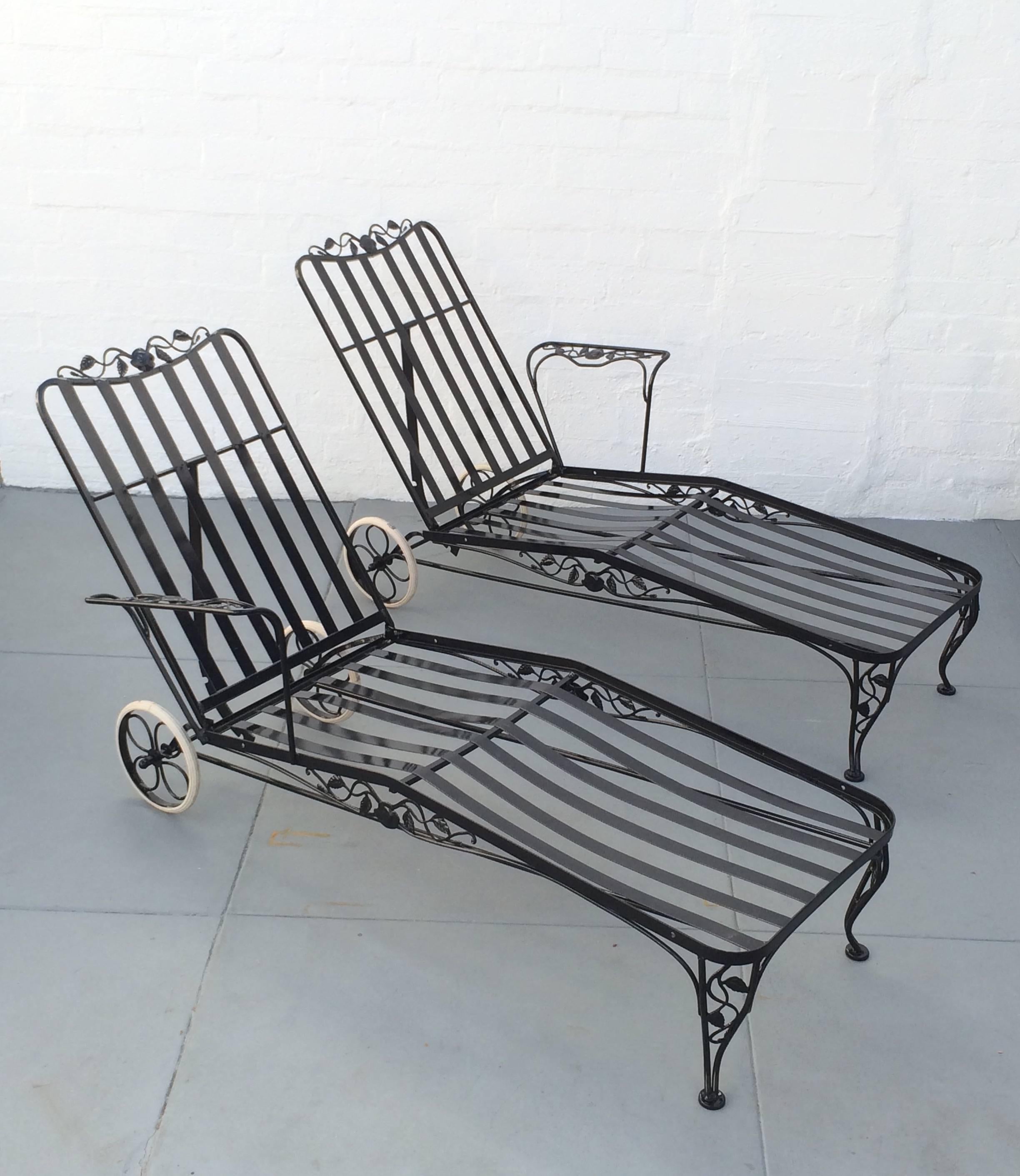 Mid-20th Century Wrought Iron Lounge Chaise for Two Designed by Russell Woodard