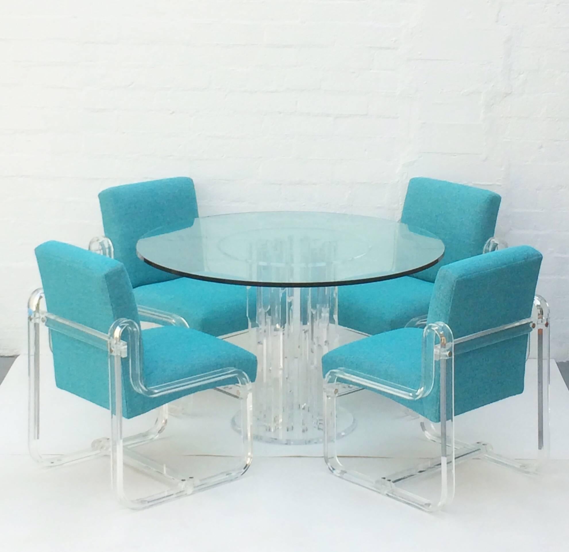 Ensemble de quatre chaises de salle à manger en acrylique par Vivid en vente 3